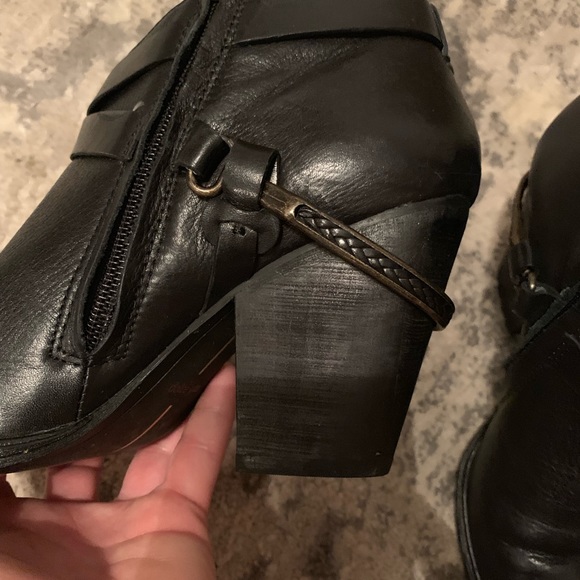 Boots - Picture 4 of 6